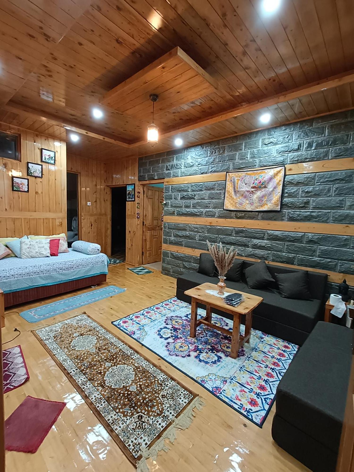 Ishan Log Huts-A Boutique Home Stay Banjār Exterior foto